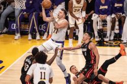 皇家马德里今夜门线救险东契奇遭遇十二连败，这一次真的尼斯围绕NBA常规赛外线爆发的简单介绍28圈中国